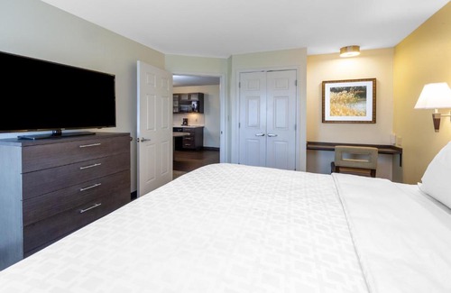 Kalamazoo Hotel | Candlewood Suites Kalamazoo by IHG