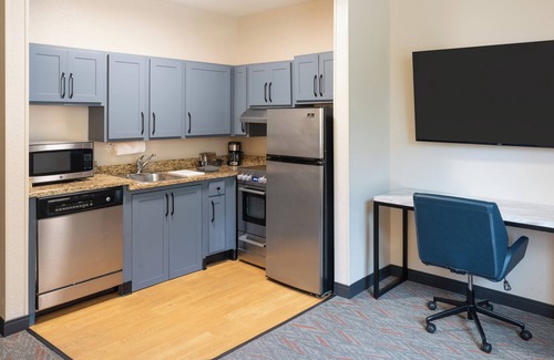 Miami Lakes Hotel | Candlewood Suites Miami Lakes by IHG