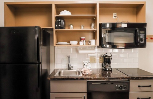 Mosby Hotel | Candlewood Suites Richmond Airport by IHG