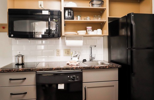 Mosby Hotel | Candlewood Suites Richmond Airport by IHG