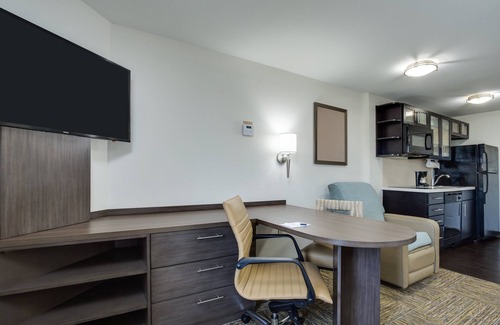 Edgewood Hotel | Candlewood Suites Ft. Lauderdale Airport/Cruise by IHG