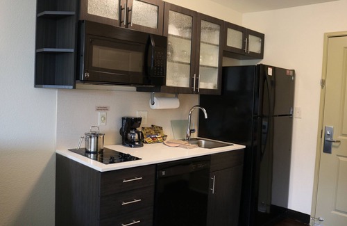 Goodlettsville Hotel | Candlewood Suites Goodlettsville - Nashville by IHG