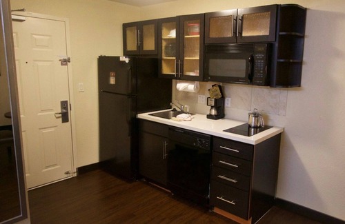 Little Rock Hotel | Candlewood Suites West Little Rock by IHG