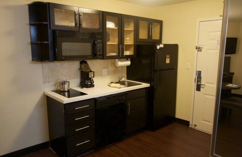 Little Rock Hotel | Candlewood Suites West Little Rock by IHG