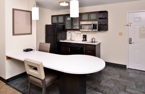 Winchester Hotel | Candlewood Suites Winchester by IHG