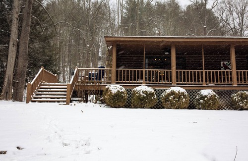Burnsville Cabin | Cane River Cabin direct river front 3 bedroom 2 bath cabin.