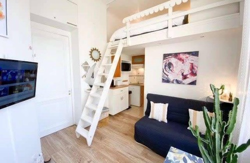 Cannes City Centre Apartment | Cannes: 100 m from the palais, charming studio in the city center
