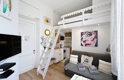 Cannes City Centre Apartment | Cannes: 100 m from the palais, charming studio in the city center