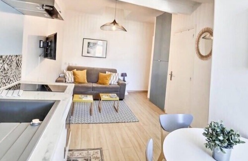 Cannes City Centre Apartment | Cannes: Charming apartment 1 bedroom in the city center, 1 minute away