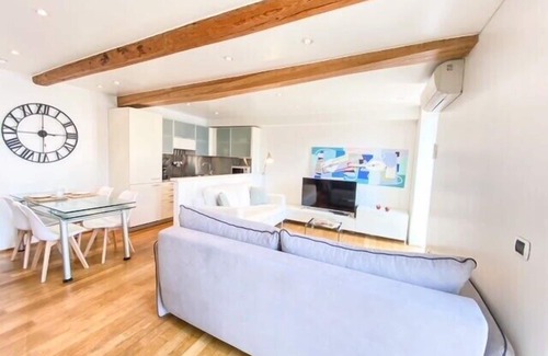 Le Suquet Apartment | Cannes: historic district apartment with terrace and port view