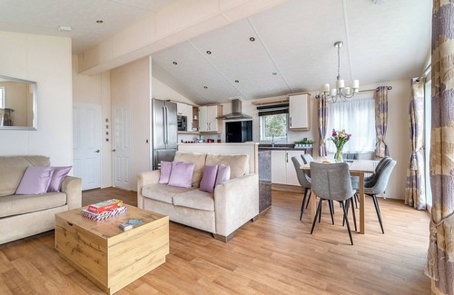 Cheddar Ski Chalet | Cannington Lodge (Pet friendly)