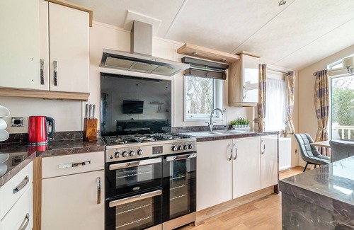 Cheddar Ski Chalet | Cannington Lodge (Pet friendly)