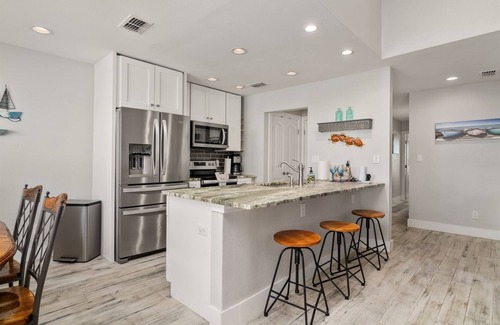 Harbor Oaks House | Canoe Lake Casita ~ Bay House Condominiums ~ Sleeps 6