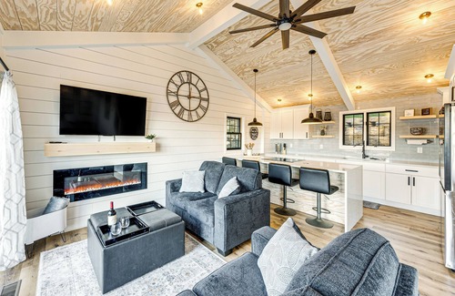 East Troy House | Canoes & Dock: Waterfront Retreat on Lake Beulah!