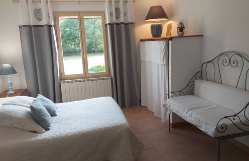 Lacoste House | Cante Grillet in Provence at the foot of the Luberon LACOSTE (84480) Chambre FLORY