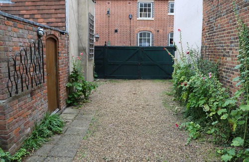 Canterbury House | Canterbury Townhouse, charming, spacious, private garden, off street parking