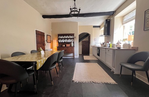 Brecon Apartment | Cantre Selyf - Spacious Apartment in our Historic Home in the Centre of Brecon
