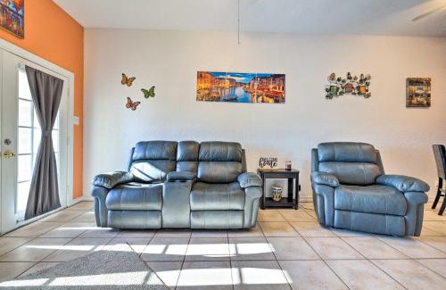 Canyon Lake House | Canyon Lake Townhome with Balcony, Deck and Yard!