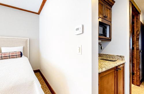 Park City House | Canyons Village Centric Studio 423 C - Two Queen