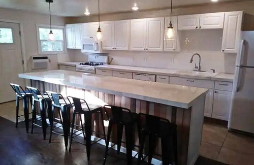 Canyonville Cottage | Canyonville Cottage - Charming 2 Bed/2 Bath