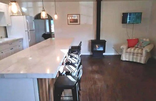 Canyonville Cottage | Canyonville Cottage - Charming 2 Bed/2 Bath