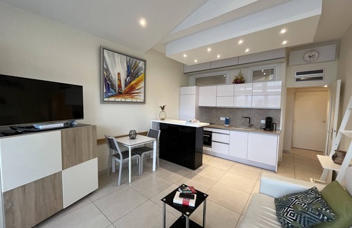 Frejus Plage Apartment | Cap Hermès - Spacious apartment for 6 people with exceptional views of the port and the sea in Port Fréjus