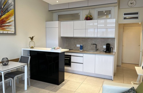 Frejus Plage Apartment | Cap Hermès - Spacious apartment for 6 people with exceptional views of the port and the sea in Port Fréjus