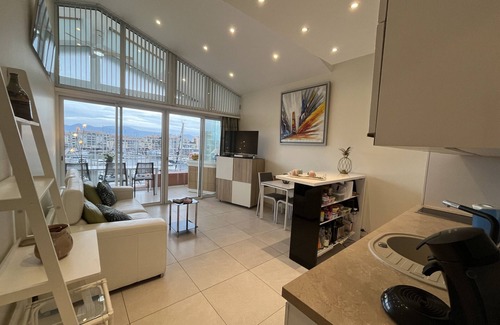 Frejus Plage Apartment | Cap Hermès - Spacious apartment for 6 people with exceptional views of the port and the sea in Port Fréjus