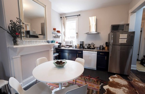 Stanton Park Bed & Breakfast | Cap Hill 1-level Loft-style 2 Bedroom, near Capitol, Eastern MarketFREE Parking,