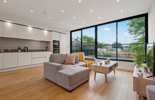 Cazenove Apartment | Capacious Three Bed Apartment in Slindon Court by MySquare