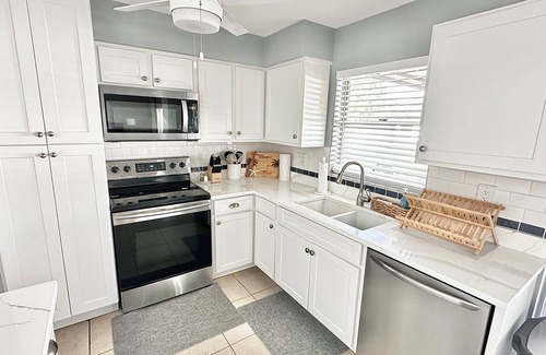 Pelican House | Cape Coral Home with Luxurious Lanai & Heated Pool! Close to Shopping & Beaches