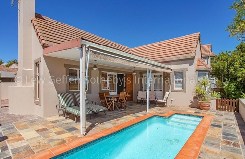 Paarl House | Cape Winelands Golf Estate