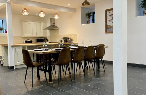 Rhiwbryfdir House | Capel Salem is an ideal residence for families and groups of friends seeking a picturesque getaway