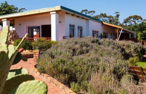 Helderberg Rural Cabin | CAPELANDS RESORT- GARDEN COTTAGE #2