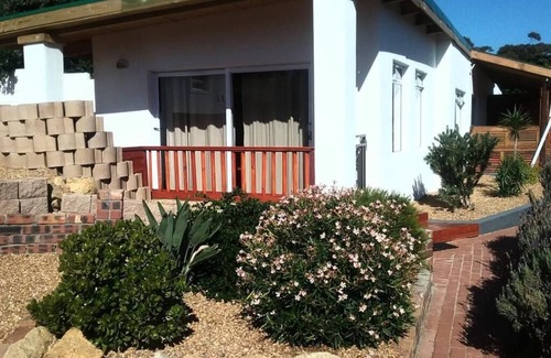 Helderberg Rural Cabin | CAPELANDS RESORT- GARDEN COTTAGE #2