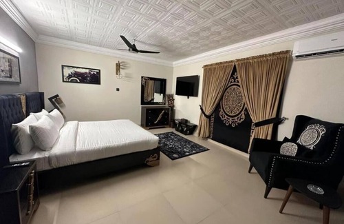 Islamabad Cabin | Capital Lodges