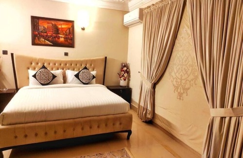 Islamabad Cabin | Capital Lodges