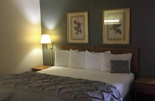 Mexico Hotel | Capital O Amerihost Inn and Suites Mexico Hwy 54 MO