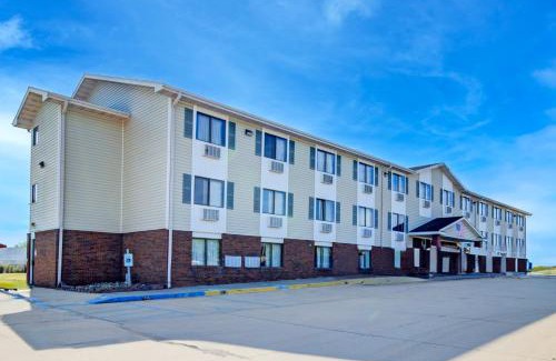 Kingdom City Hotel | Capital O Amerihost Inn and Suites Kingdom City Hwy 54 MO