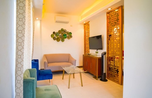 Ibaan Hotel | Capital O Vaccinated Staff - OYO 785 The Greenhive