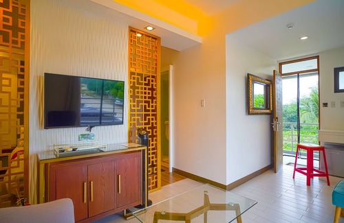 Ibaan Hotel | Capital O Vaccinated Staff - OYO 785 The Greenhive