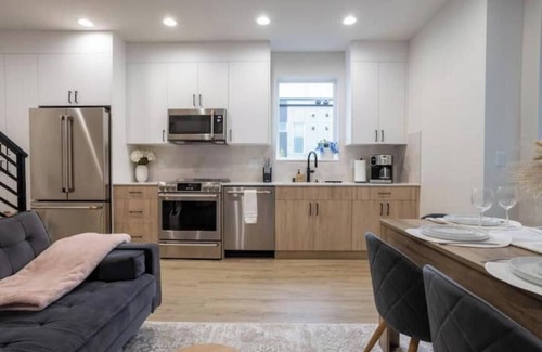 Minor House | Capitol Chill - Modern Luxury Townhouse