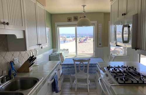 Capitola Condo | Capitola Venetian (Mouse House) - Beach front - Unit #3