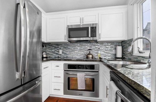 Capitola House | Capitola Village Home with Parking Spot