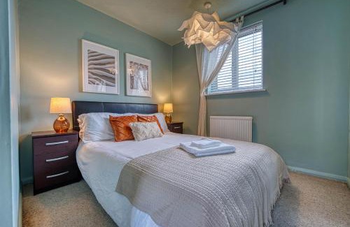Loughborough House | CAPRI 13 SA - Contemporary 2 bedroom house in Loughborough with free parking, Close to Loughborough University & M1 Motorway