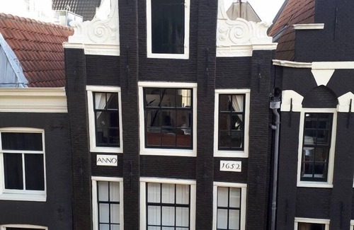 Nieuwmarkt en Lastage Apartment | Captain's House; 2 Bedroom apartment, spacious, clean, central located