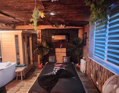 Conde-Sainte-Libiaire Bed & Breakfast | Captain's Jacuzzi&sauna