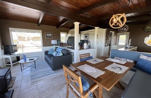 Moclips House | Captain`s Quarters - Beautifully Updated Beach Front Home