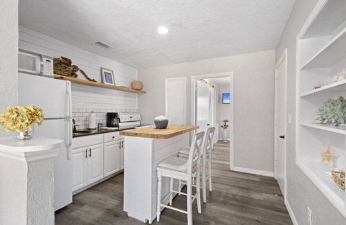 West Bradenton Apartment | Captain’s Quarters | Dog | Near AMI | Near IMG | Patio | TV