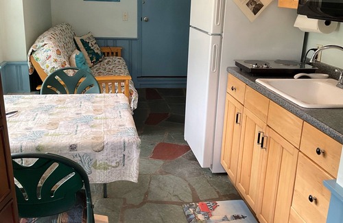 West Harwich House | Captain's Quarters @ Captain Alexander's Hideaway 5 Minute walk to the beach